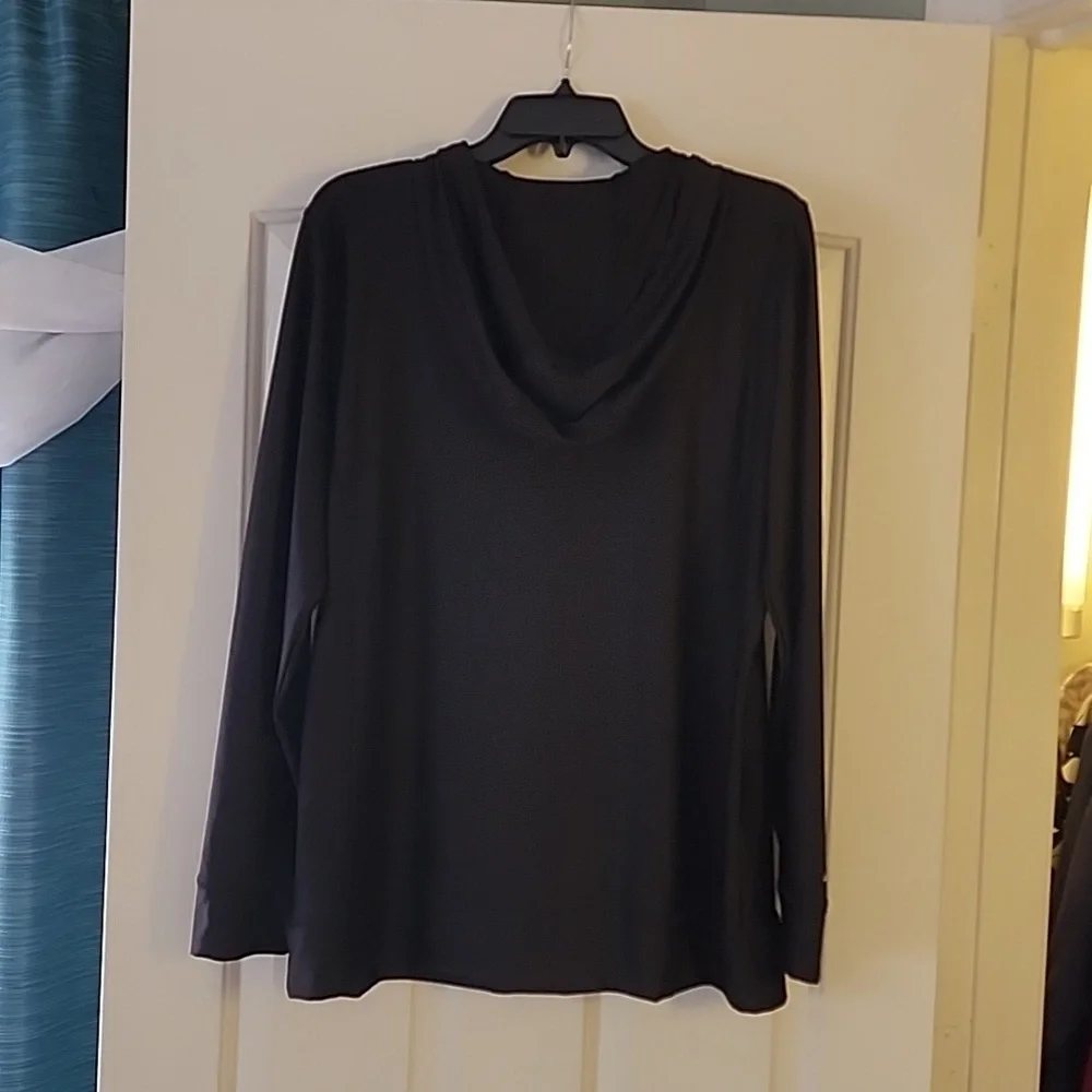 Womens hooded shirt never worn - Picture 3 of 3